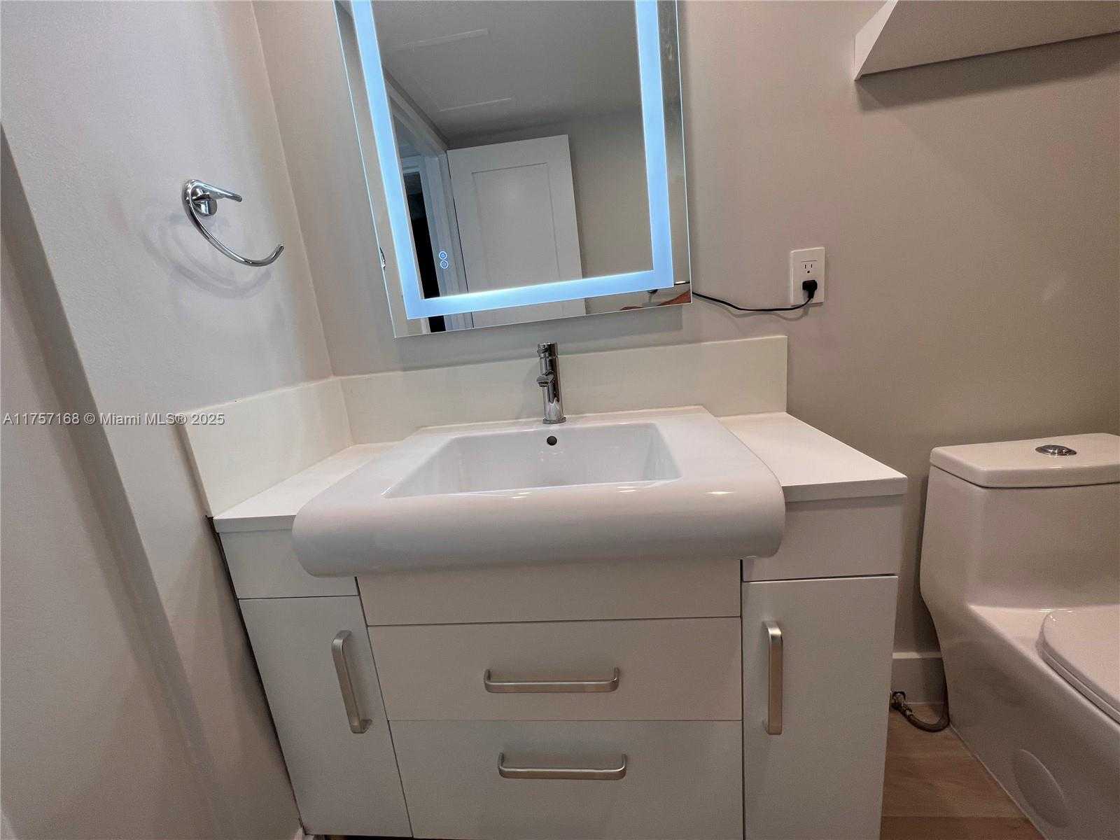 Small Image of 5701 COLLINS AVE #1215, Miami Beach Number 43