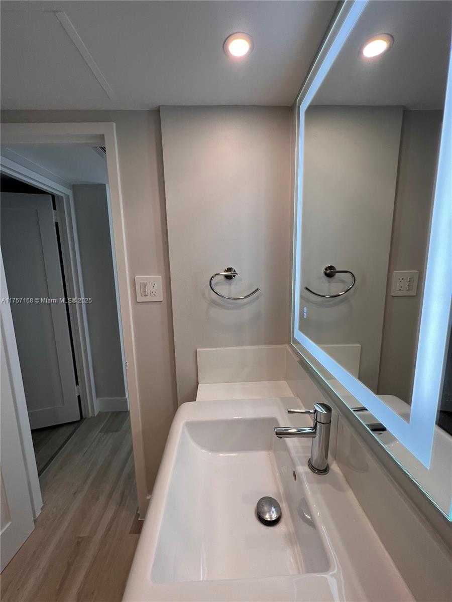 Small Image of 5701 COLLINS AVE #1215, Miami Beach Number 44
