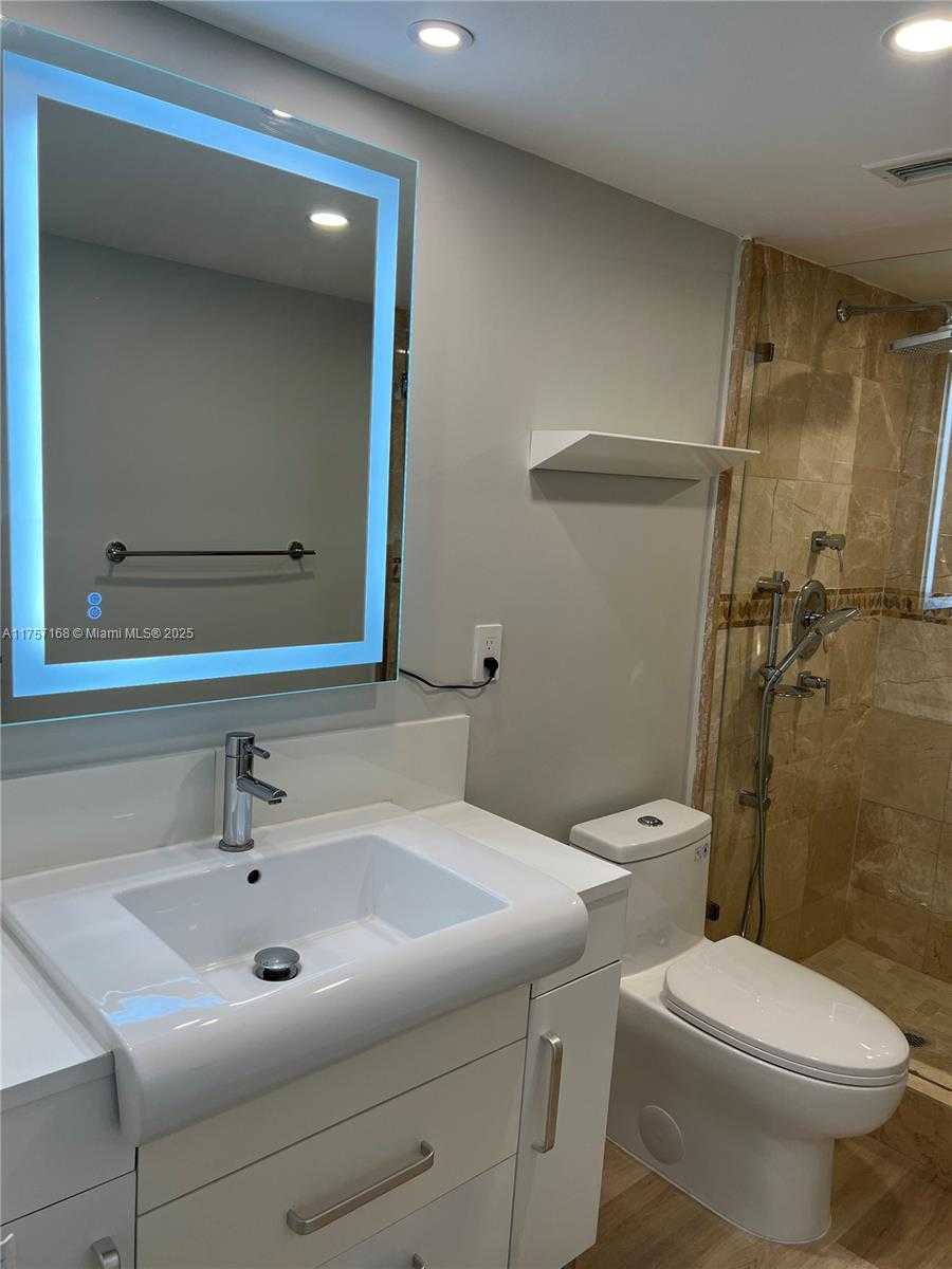 Small Image of 5701 COLLINS AVE #1215, Miami Beach Number 48