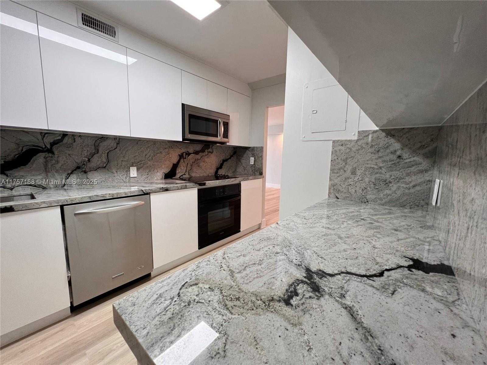 Small Image of 5701 COLLINS AVE #1215, Miami Beach Number 5