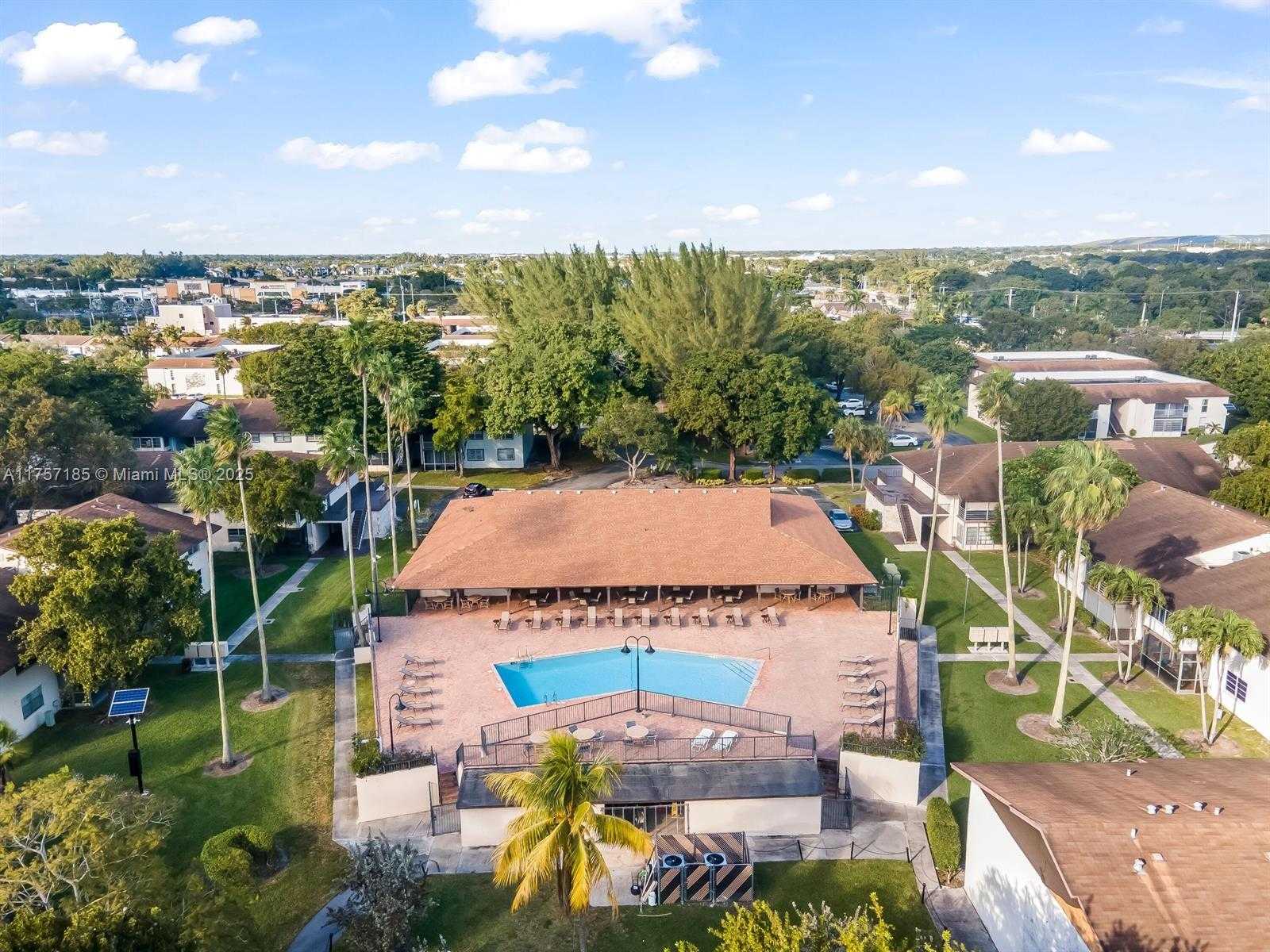 Small Image of 480 NORTH LAUREL DR #1A, Margate Number 10
