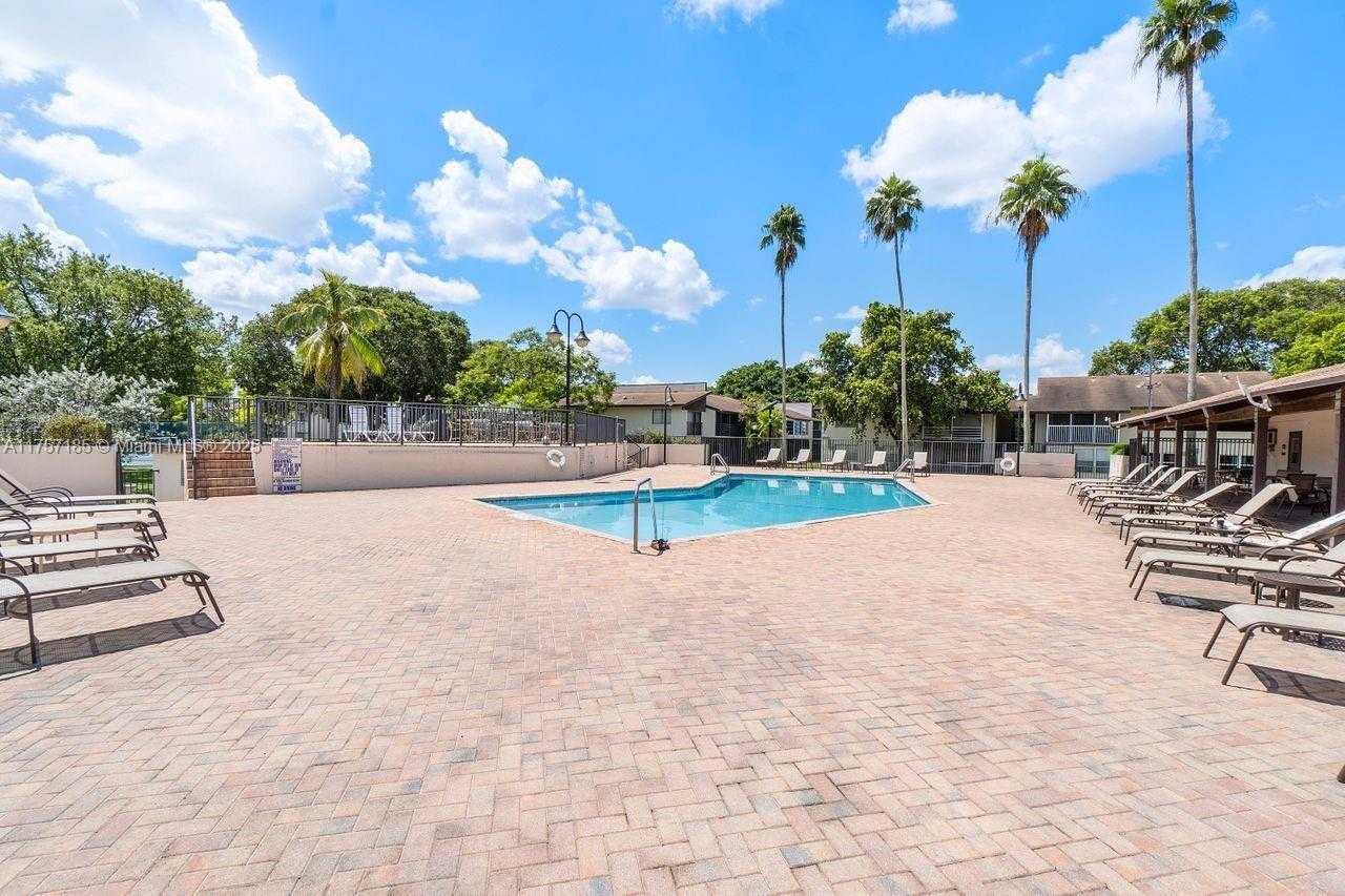 Small Image of 480 NORTH LAUREL DR #1A, Margate Number 12