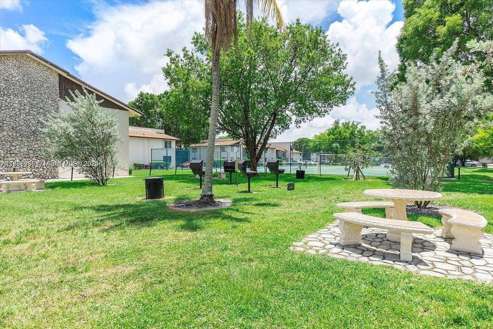 Small Image of 480 NORTH LAUREL DR #1A, Margate Number 2