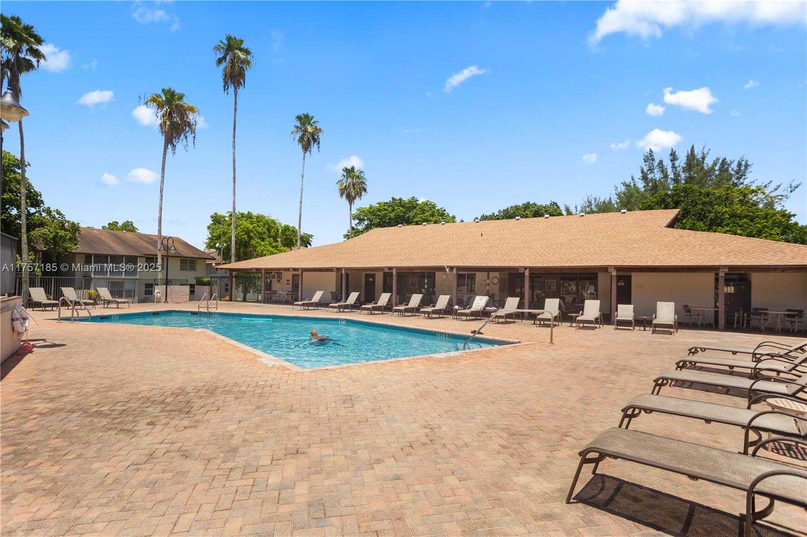 Small Image of 480 NORTH LAUREL DR #1A, Margate Number 4