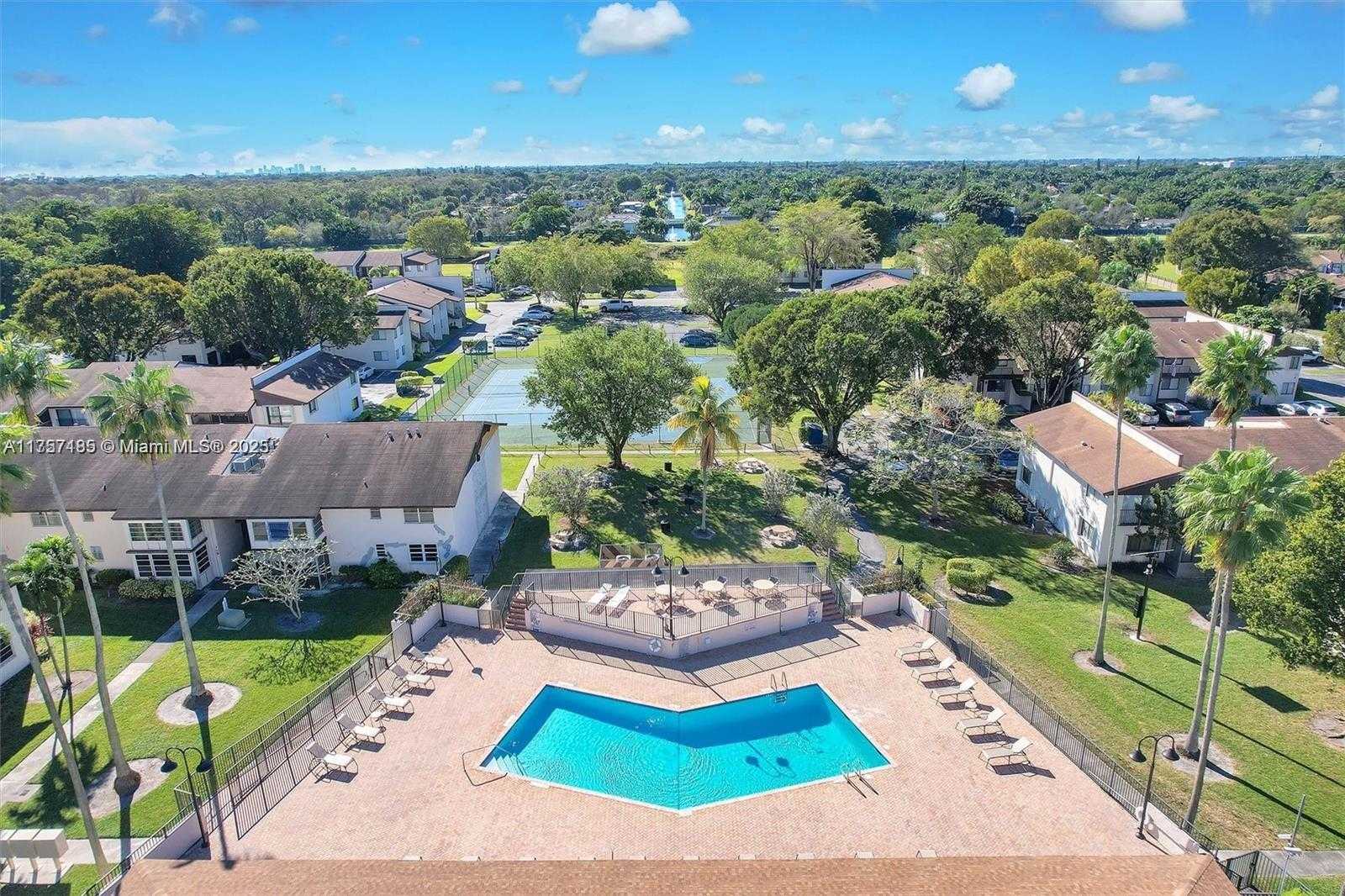 Small Image of 480 NORTH LAUREL DR #1A, Margate Number 7