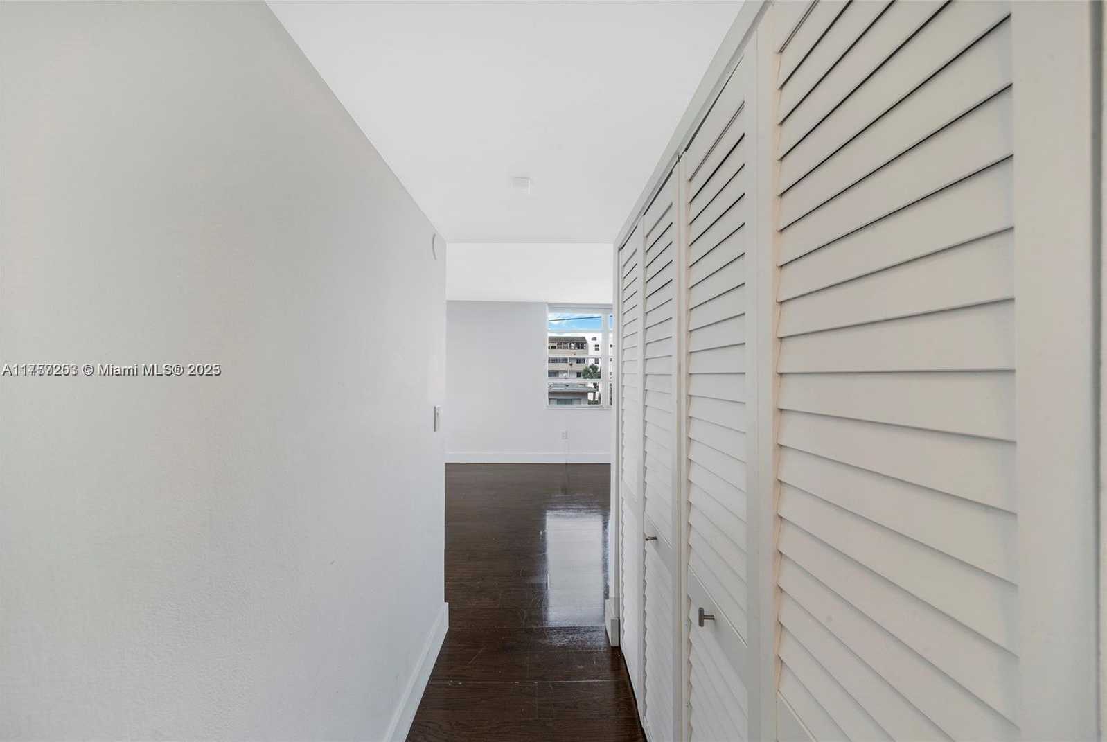 Small Image of 2016 BAY DR #304, Miami Beach Number 14