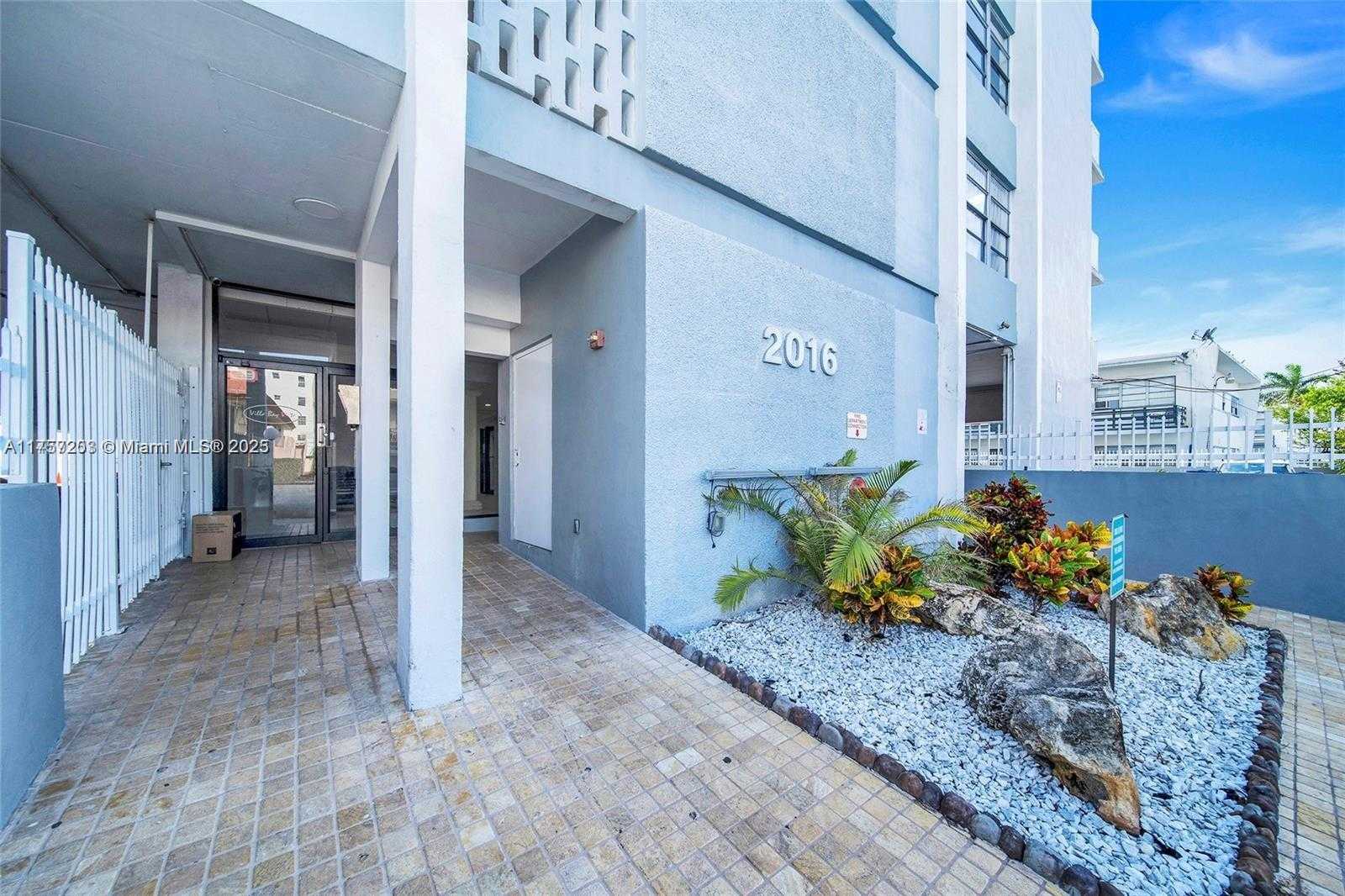 Small Image of 2016 BAY DR #304, Miami Beach Number 4