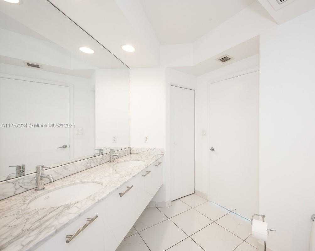 Small Image of 55 SOUTH EAST 6TH ST #2210, Miami Number 5