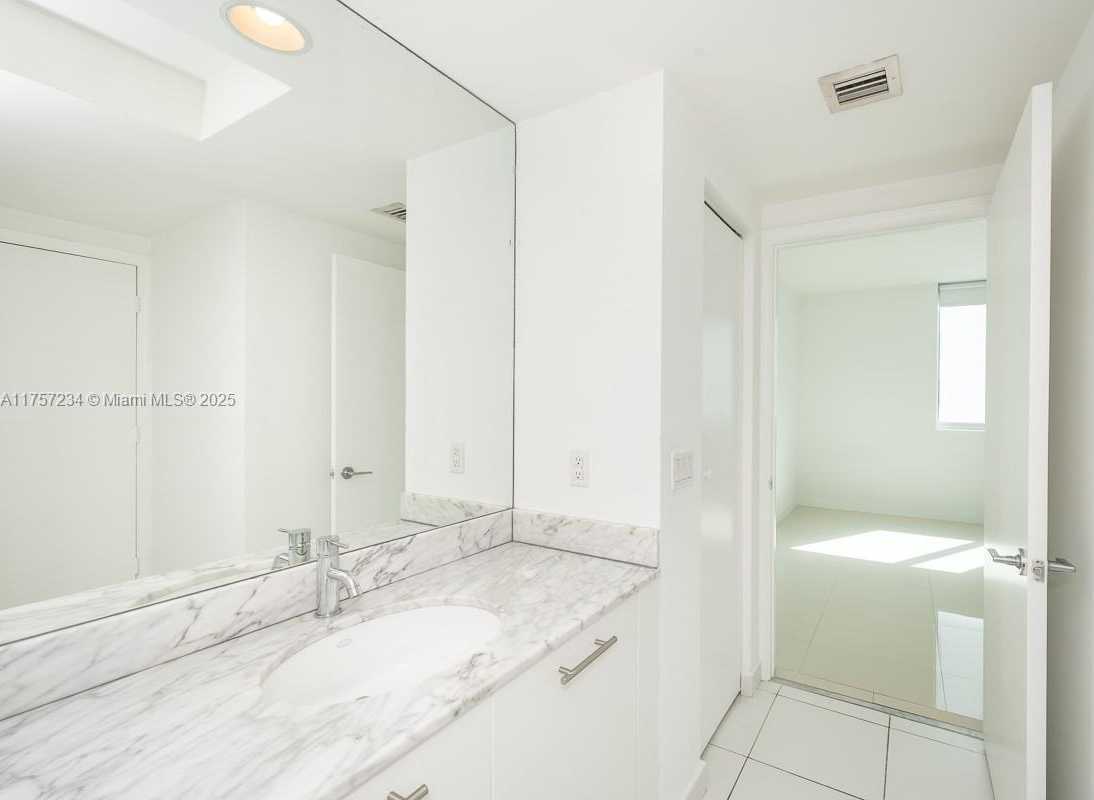 Small Image of 55 SOUTH EAST 6TH ST #2210, Miami Number 9