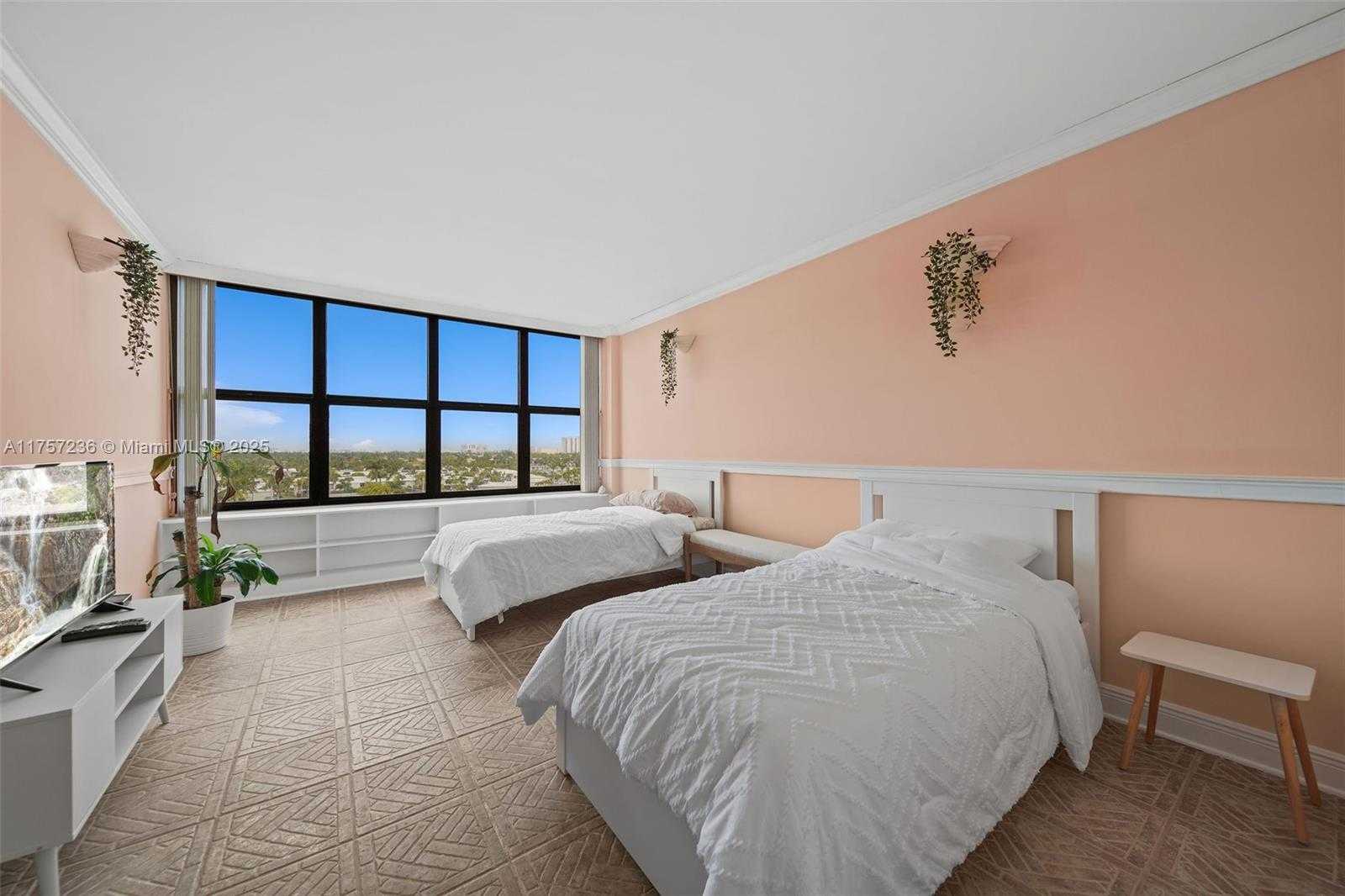 Small Image of 2500 PARKVIEW DR #812, Hallandale Beach Number 10