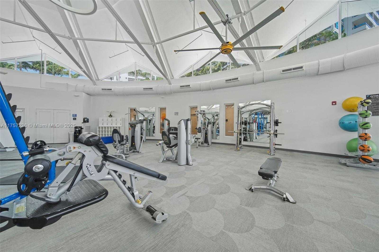 Small Image of 2500 PARKVIEW DR #812, Hallandale Beach Number 14