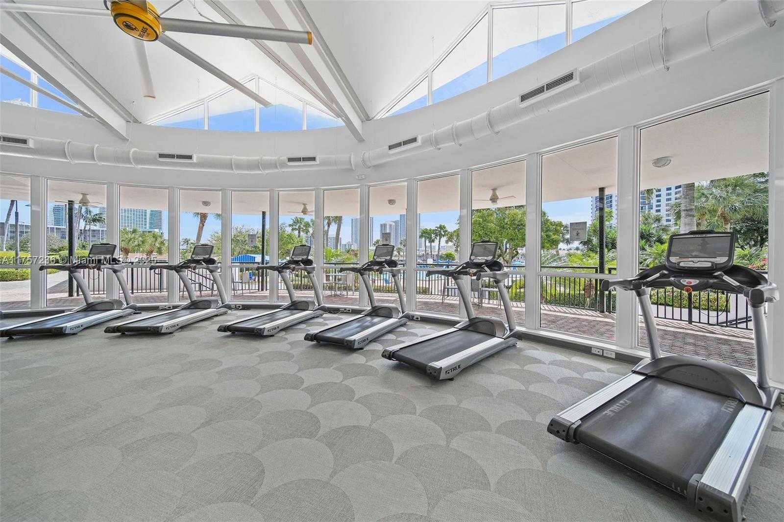 Small Image of 2500 PARKVIEW DR #812, Hallandale Beach Number 15