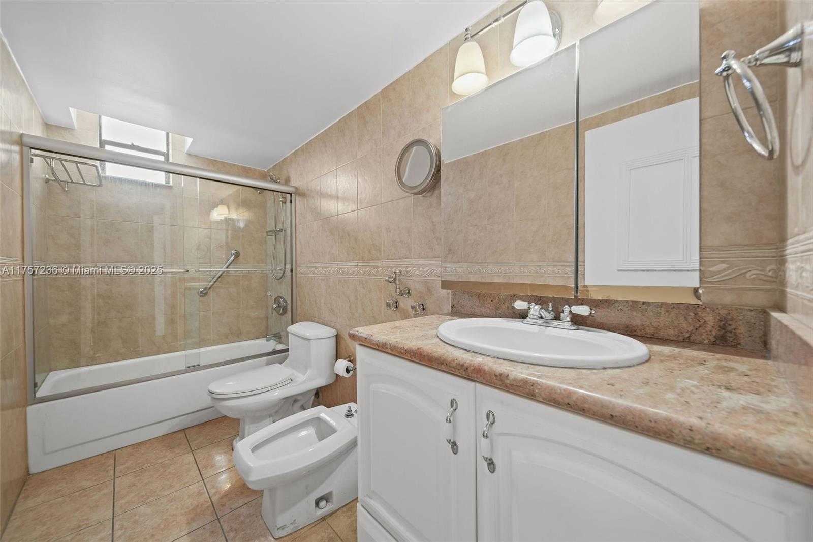 Small Image of 2500 PARKVIEW DR #812, Hallandale Beach Number 3