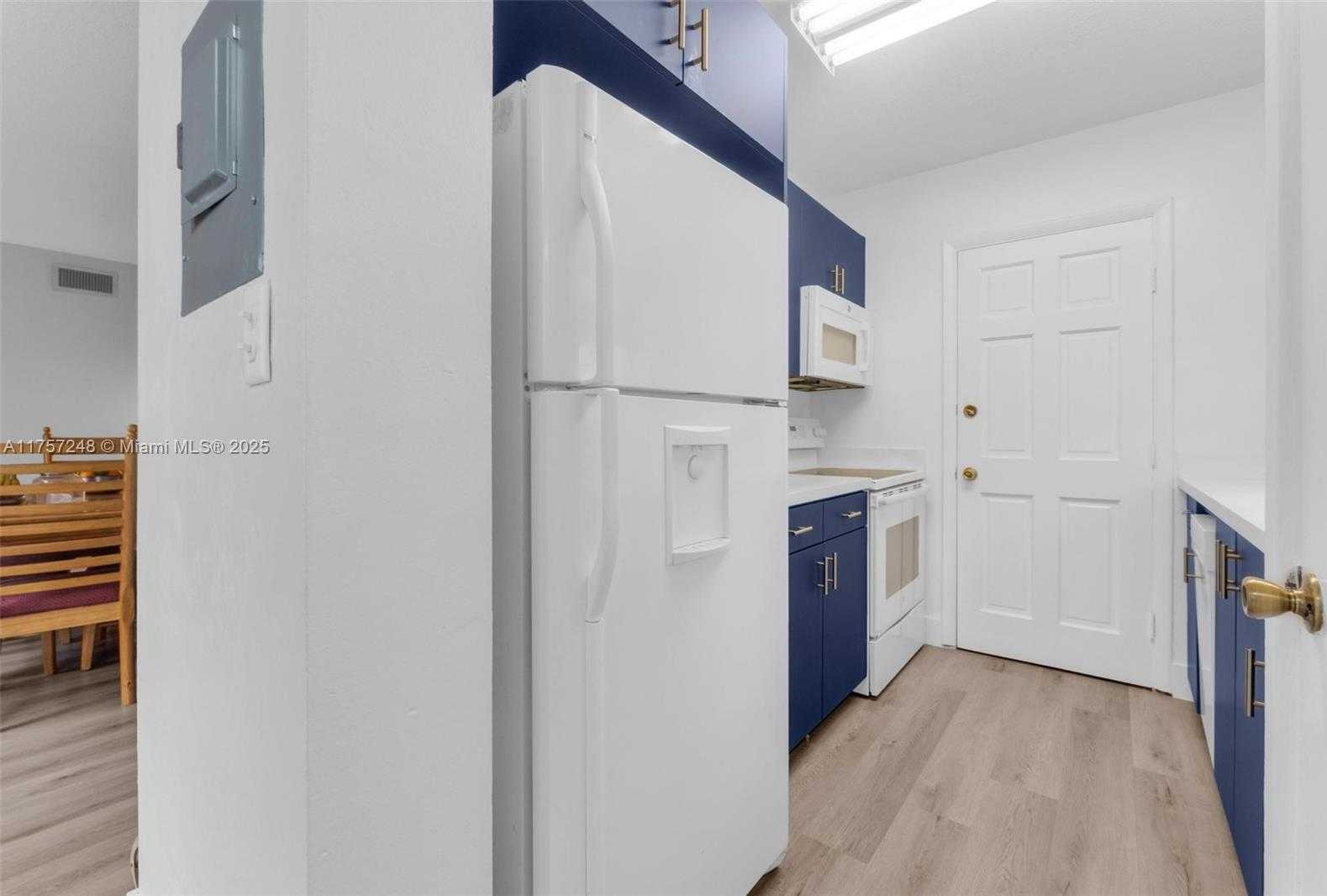 Small Image of 1800 79TH ST CSWY #A101, North Bay Village Number 6