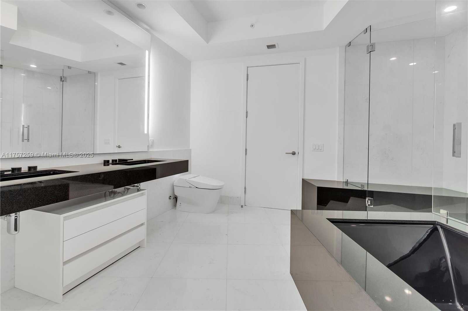 Small Image of 18555 COLLINS AVE #3205, Sunny Isles Beach Number 11