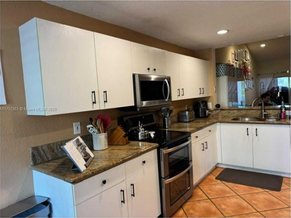 Small Image of 1674 ORION LN, Weston Number 27