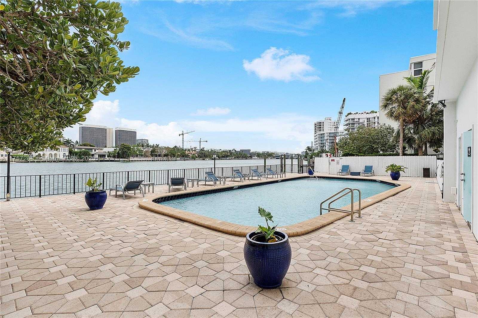 Small Image of 10101 EAST BAY HARBOR DR #702, Bay Harbor Islands Number 14