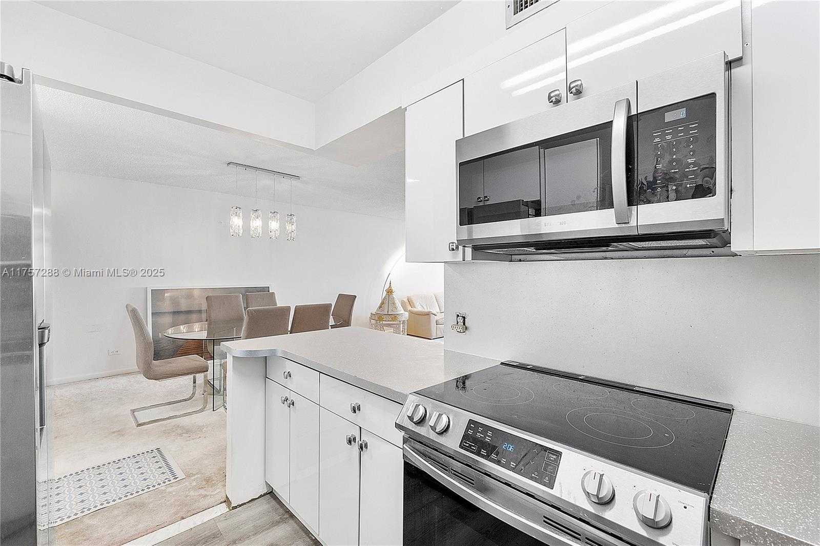 Small Image of 10101 EAST BAY HARBOR DR #702, Bay Harbor Islands Number 6