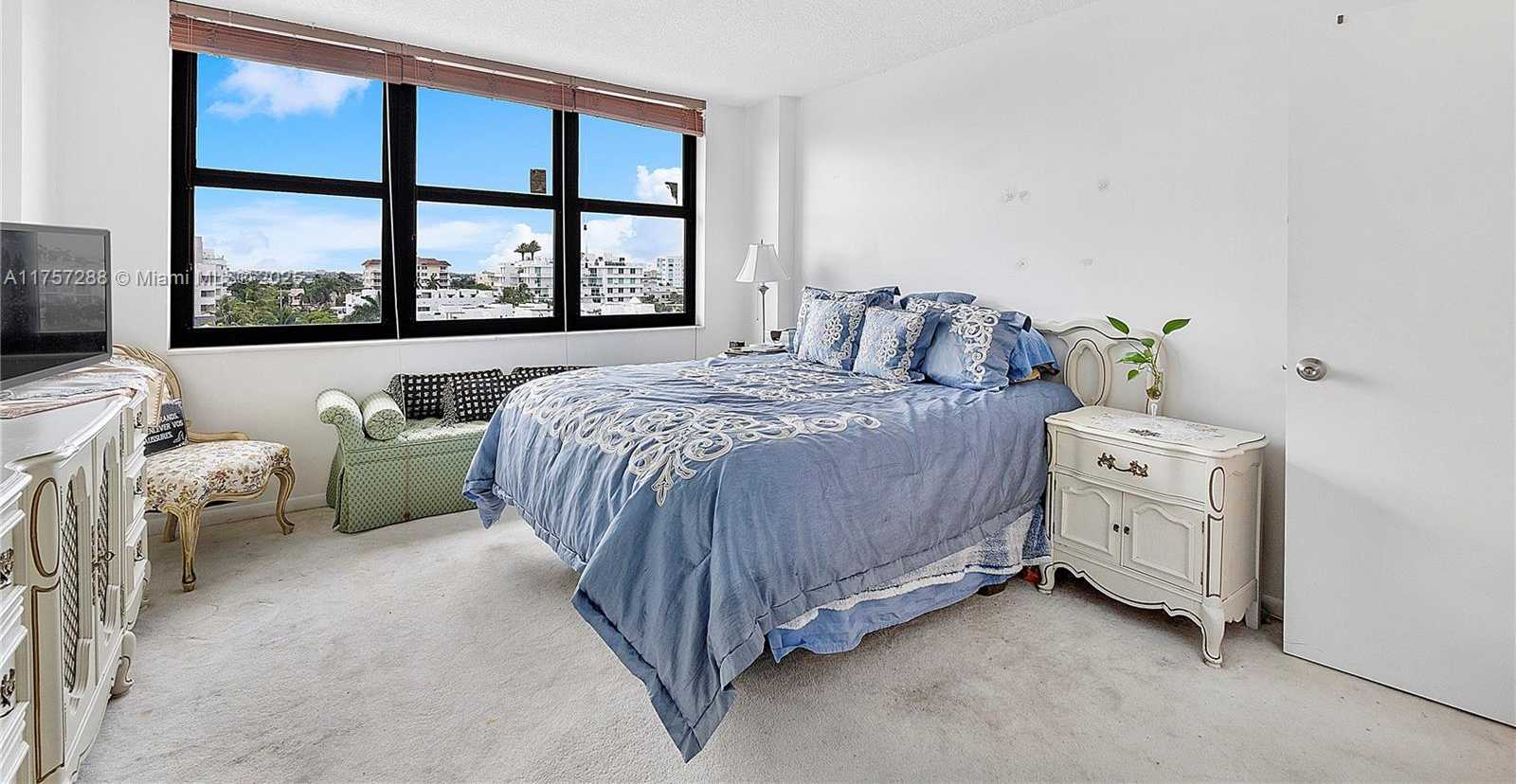 Small Image of 10101 EAST BAY HARBOR DR #702, Bay Harbor Islands Number 8