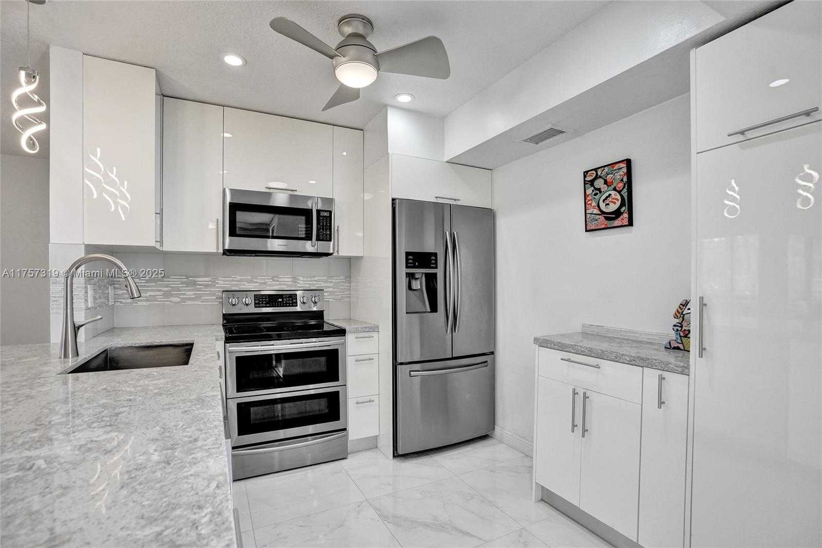 Small Image of 9850 NORTH WEST 3RD ST #4, Plantation Number 2