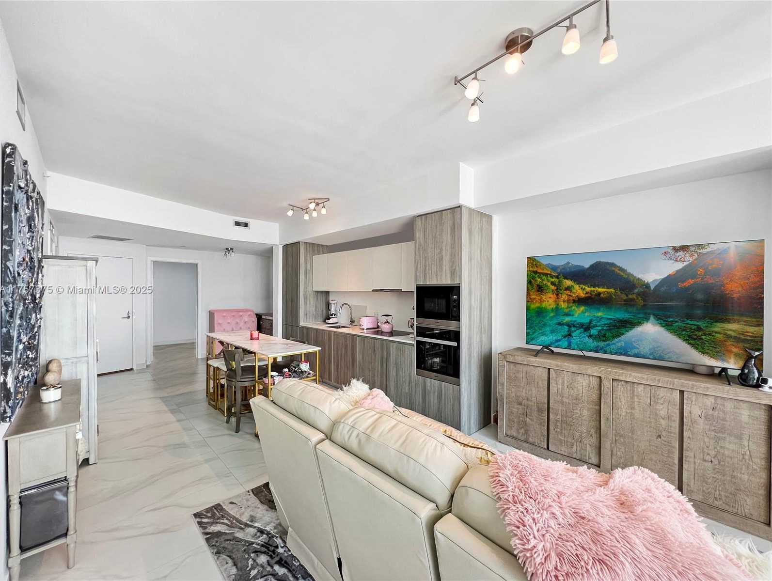 Small Image of 2900 NORTH EAST 7TH AVE #2008, Miami Number 12