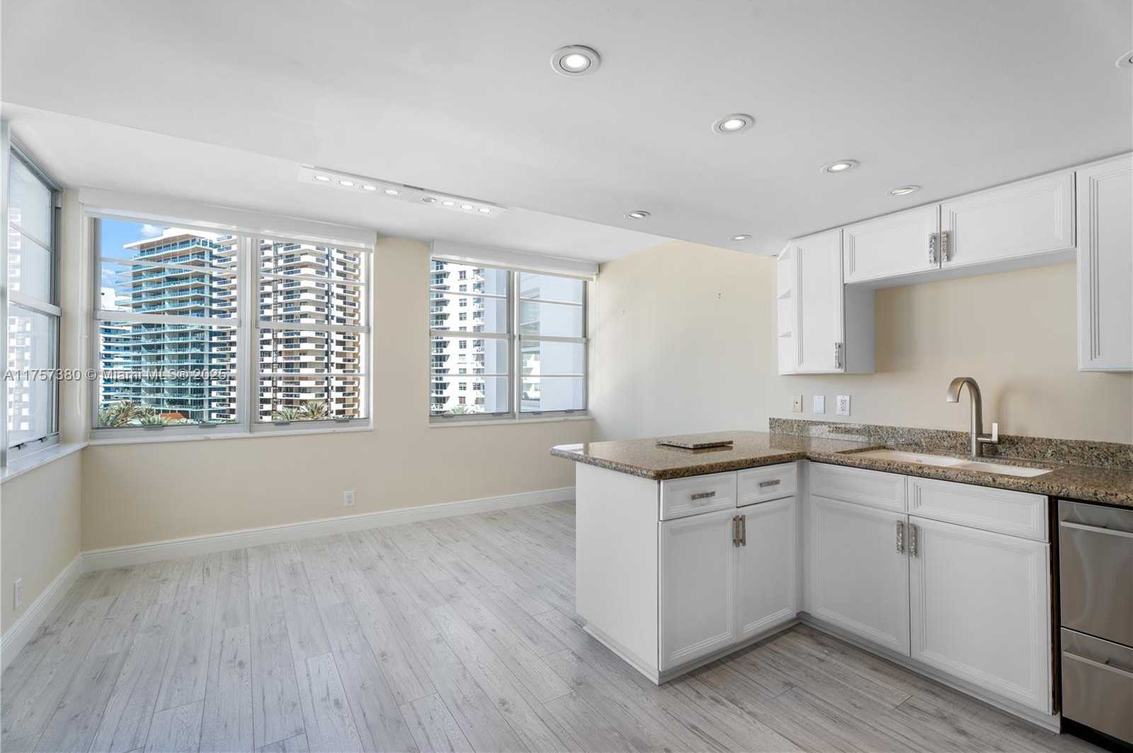 Small Image of 5660 COLLINS AVE #7D, Miami Beach Number 11