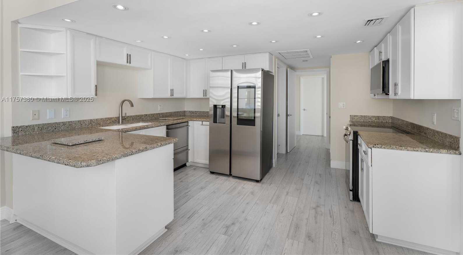 Small Image of 5660 COLLINS AVE #7D, Miami Beach Number 12