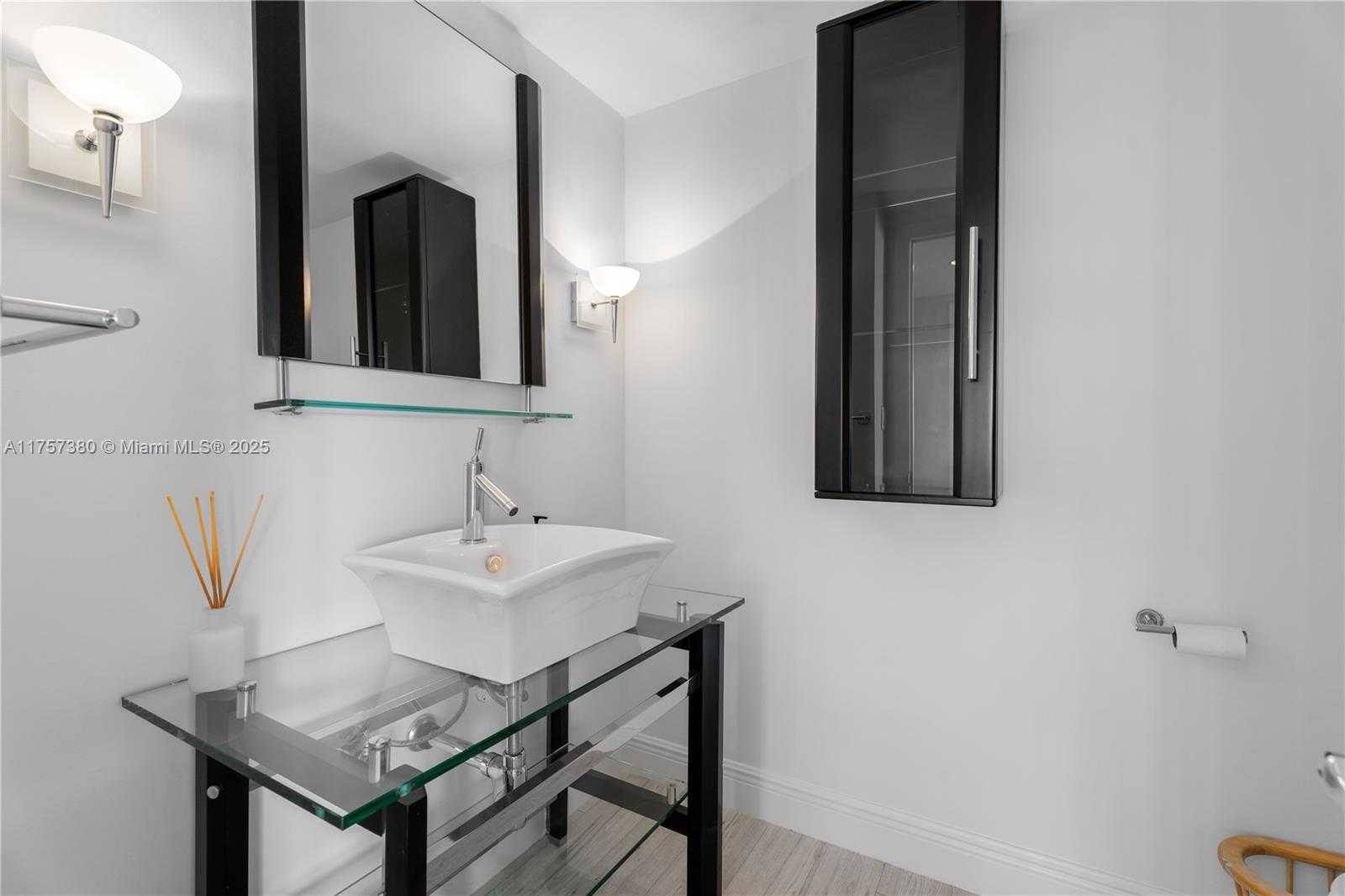 Small Image of 5660 COLLINS AVE #7D, Miami Beach Number 13