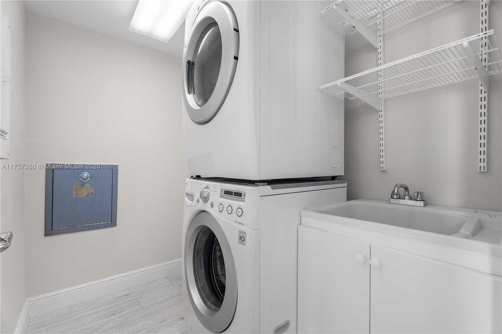 Small Image of 5660 COLLINS AVE #7D, Miami Beach Number 14