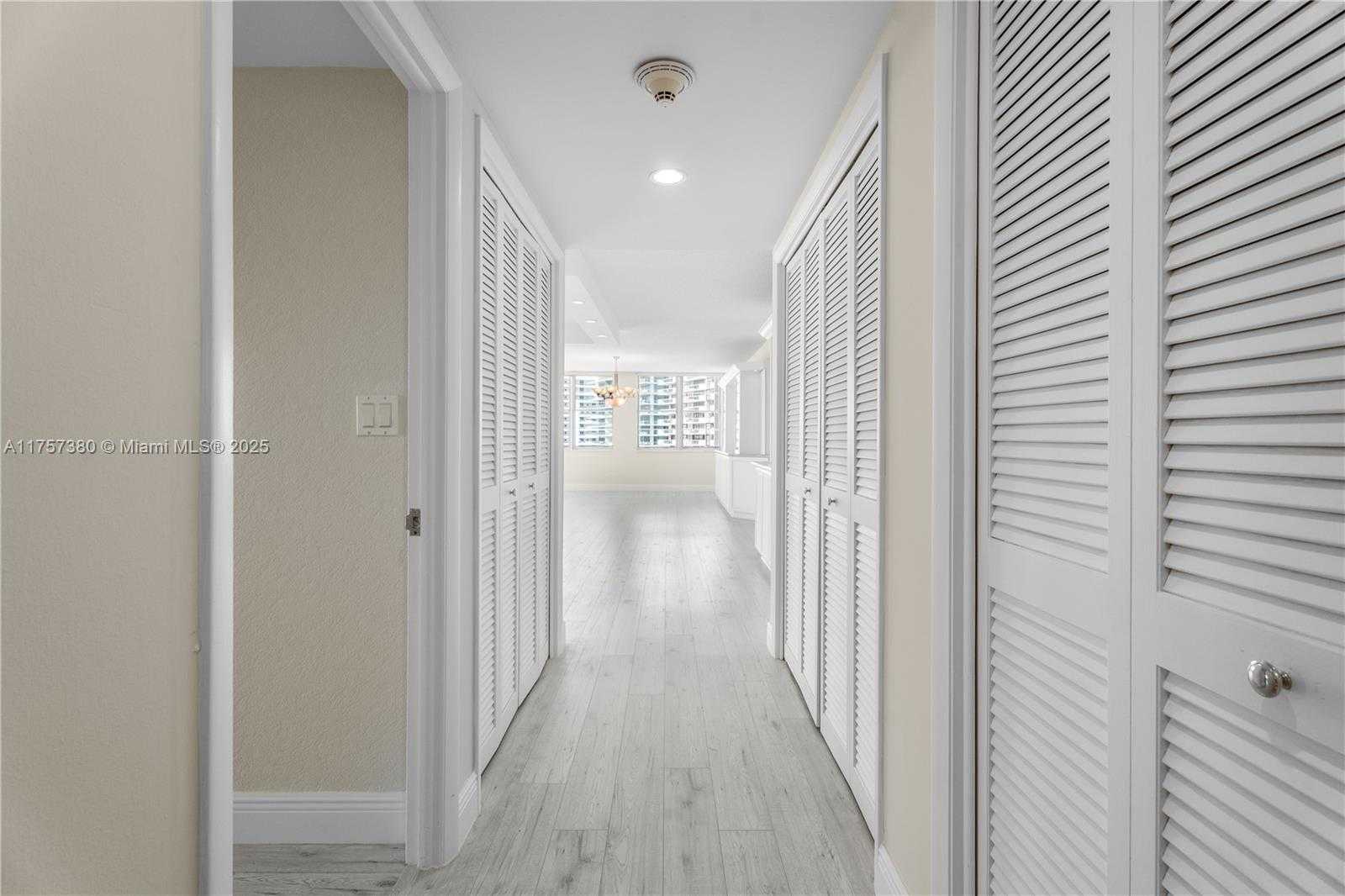 Small Image of 5660 COLLINS AVE #7D, Miami Beach Number 15