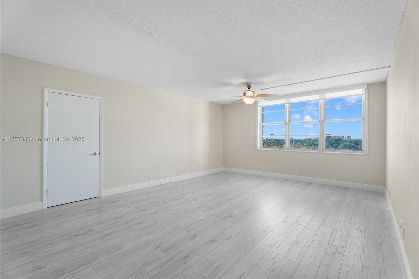 Small Image of 5660 COLLINS AVE #7D, Miami Beach Number 17