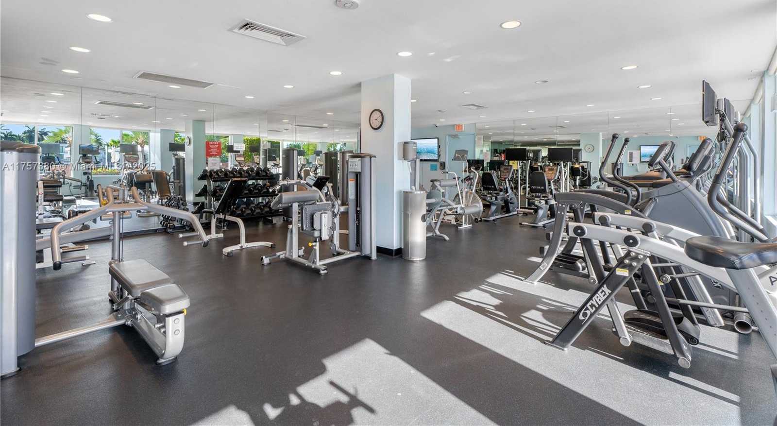 Small Image of 5660 COLLINS AVE #7D, Miami Beach Number 30