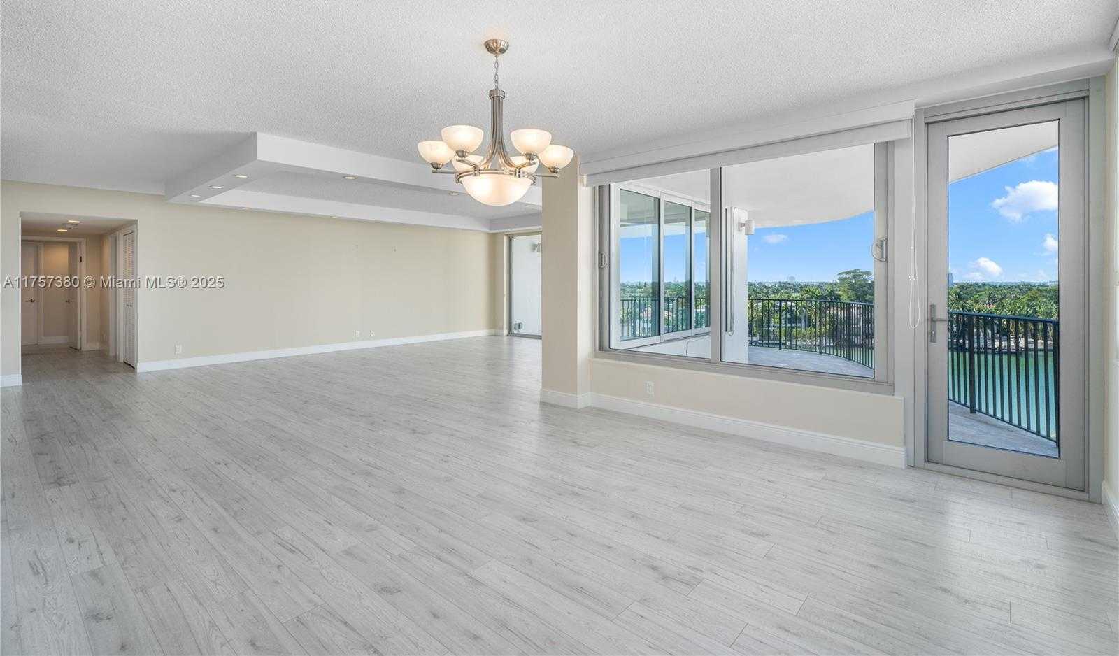 Small Image of 5660 COLLINS AVE #7D, Miami Beach Number 4