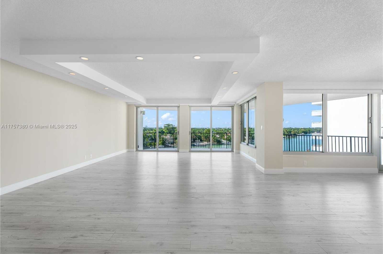 Small Image of 5660 COLLINS AVE #7D, Miami Beach Number 5