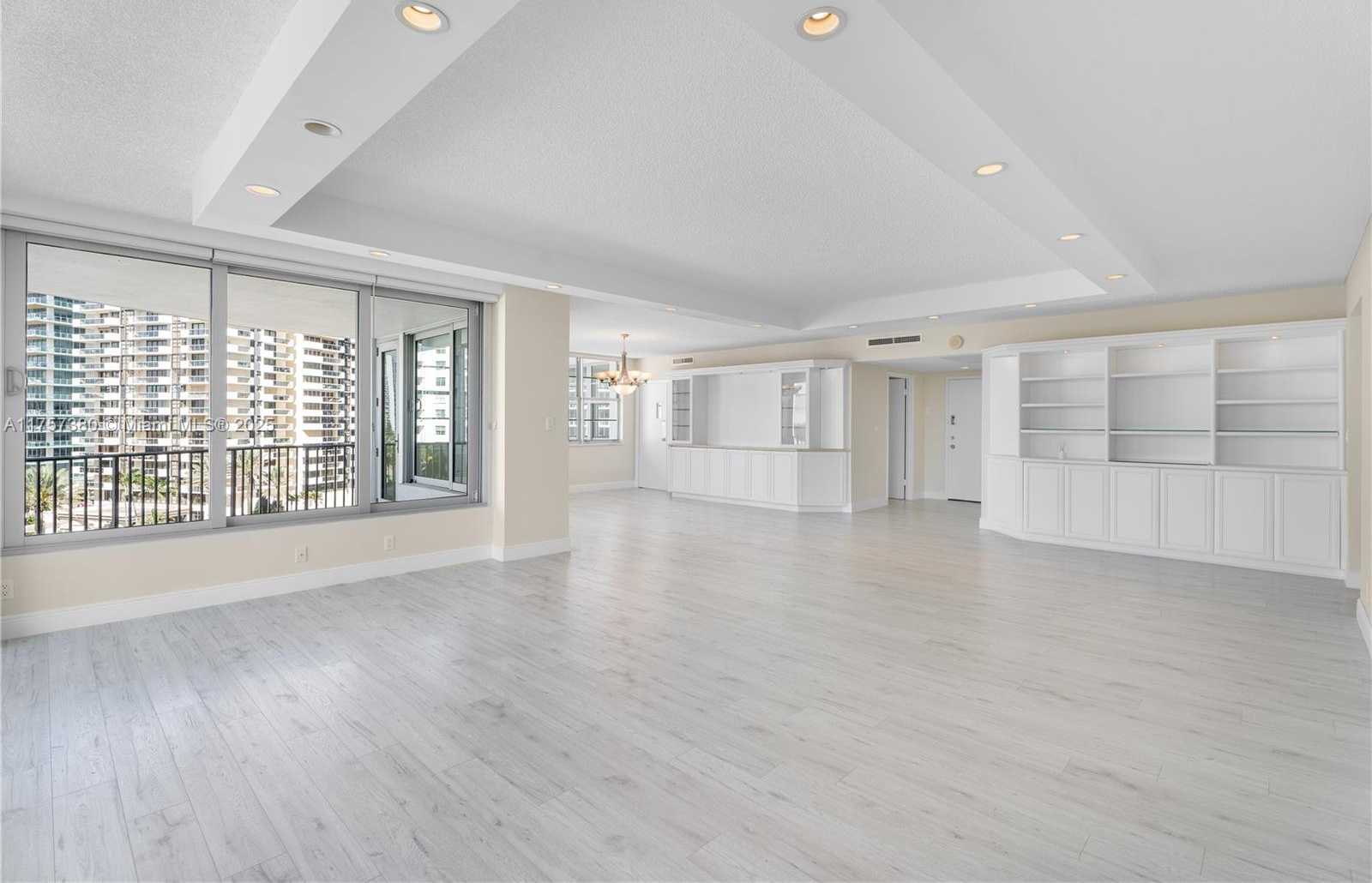 Small Image of 5660 COLLINS AVE #7D, Miami Beach Number 6
