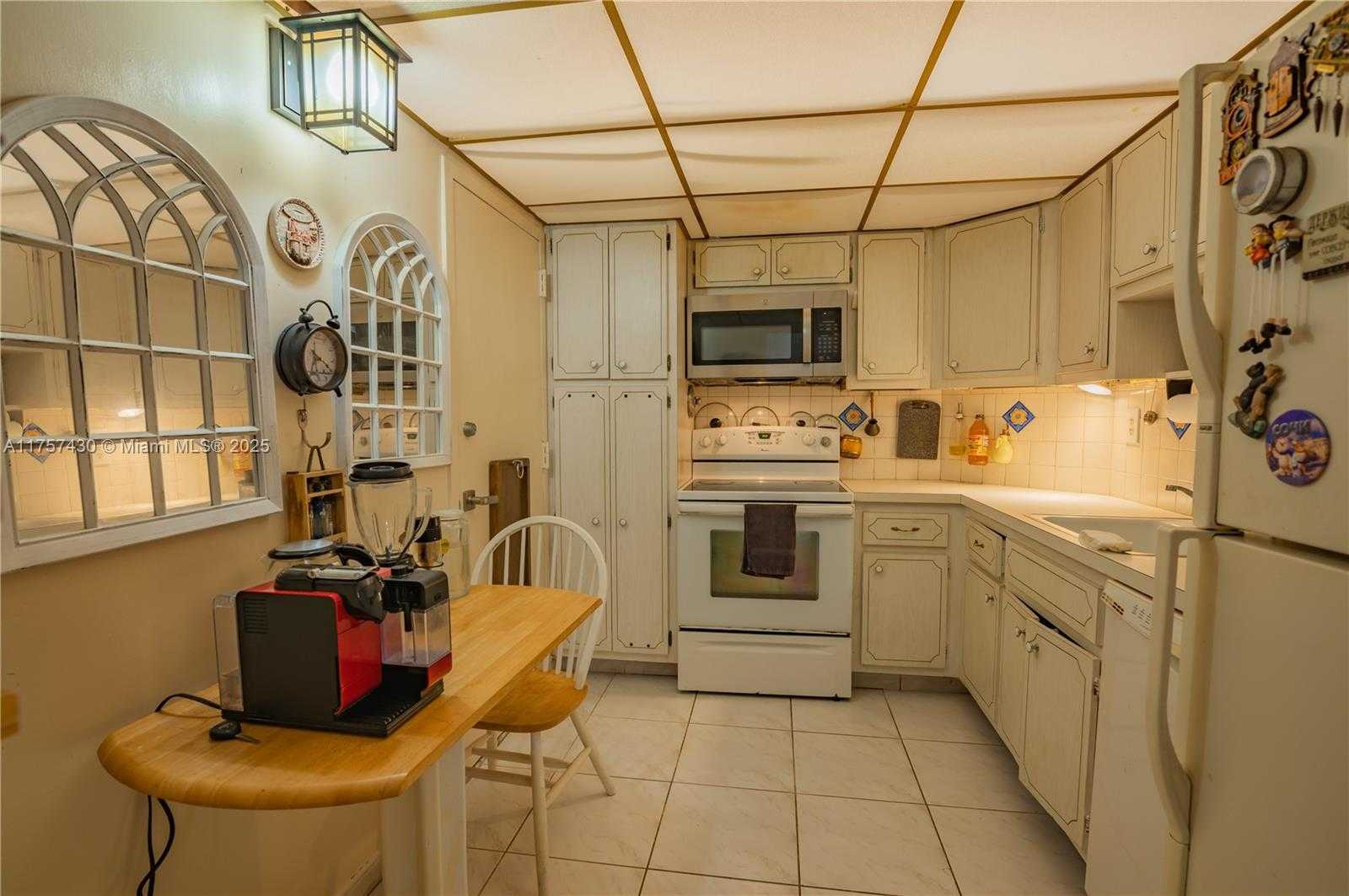 Small Image of 300 BAYVIEW DR #211, Sunny Isles Beach Number 3