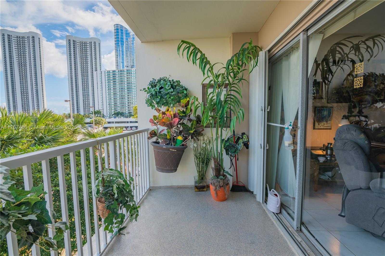 Small Image of 300 BAYVIEW DR #211, Sunny Isles Beach Number 6