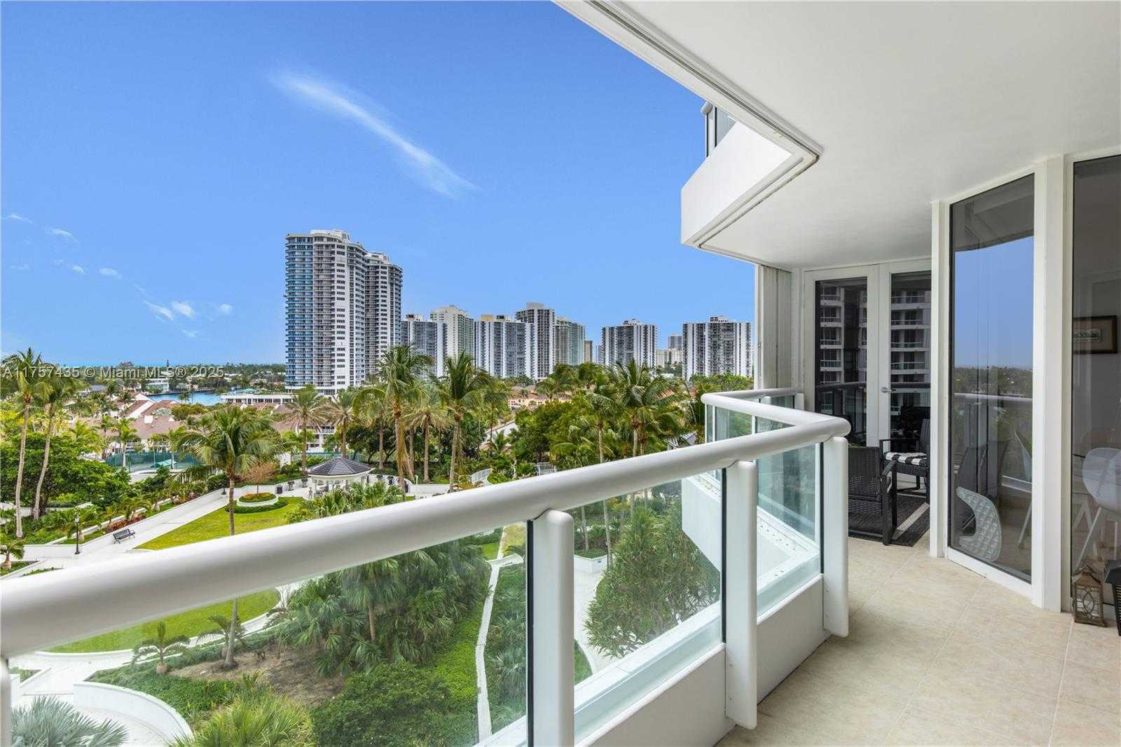 Small Image of 21055 YACHT CLUB DR #902, Aventura Number 14