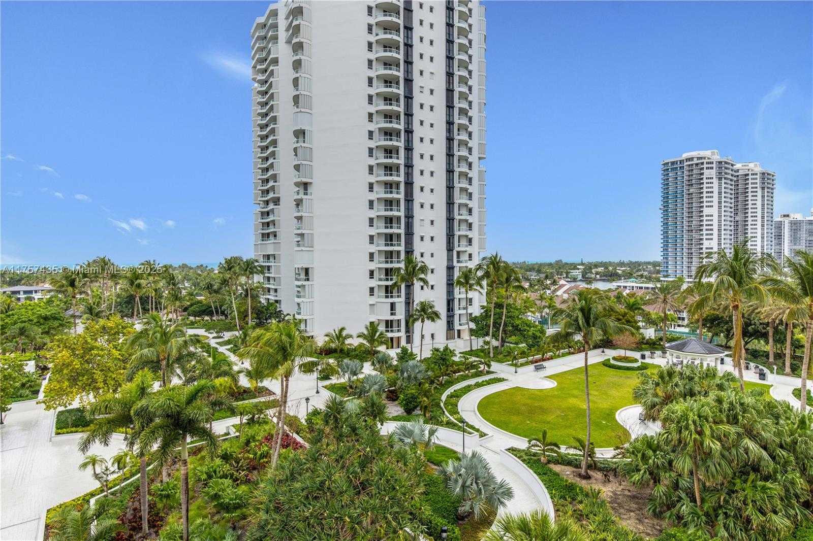 Small Image of 21055 YACHT CLUB DR #902, Aventura Number 16