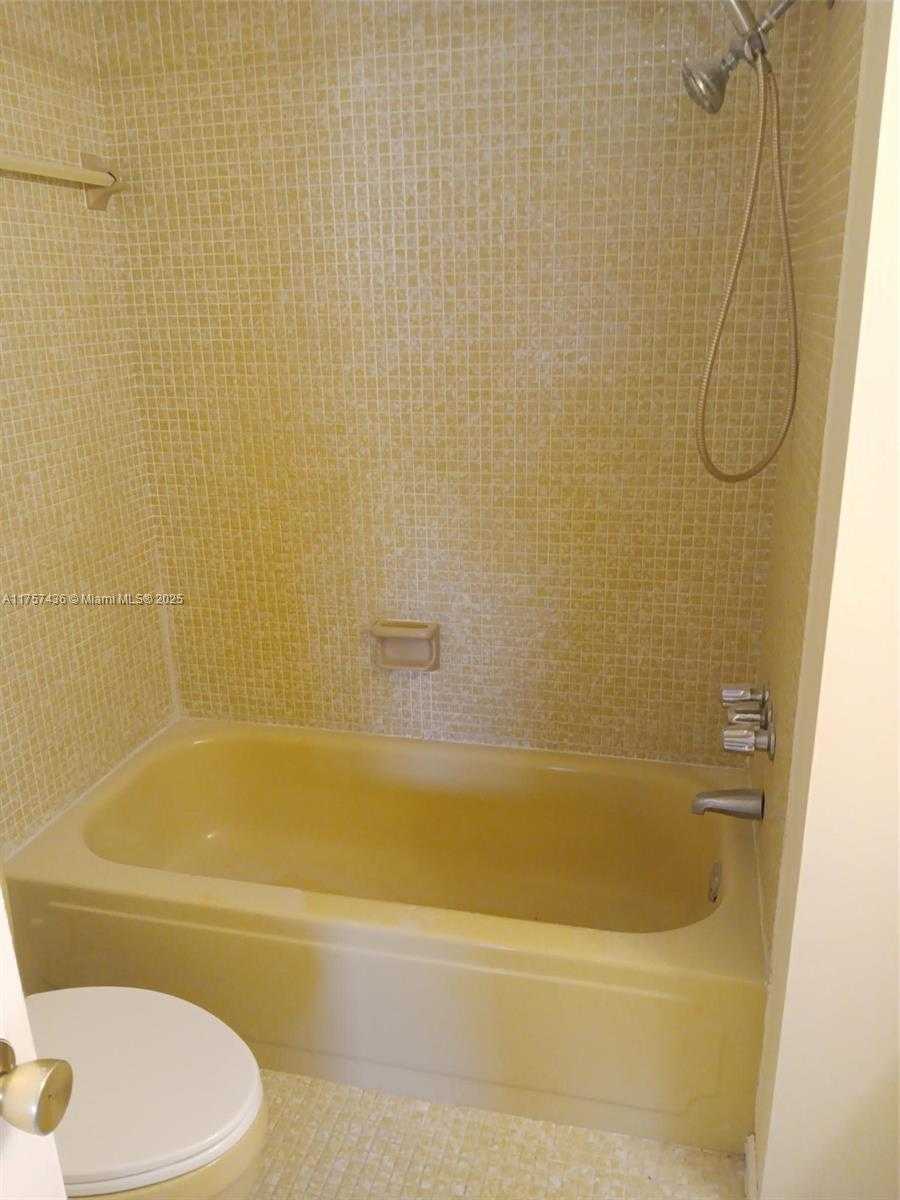 Small Image of 3545 NORTH EAST 166TH ST #304, North Miami Beach Number 13