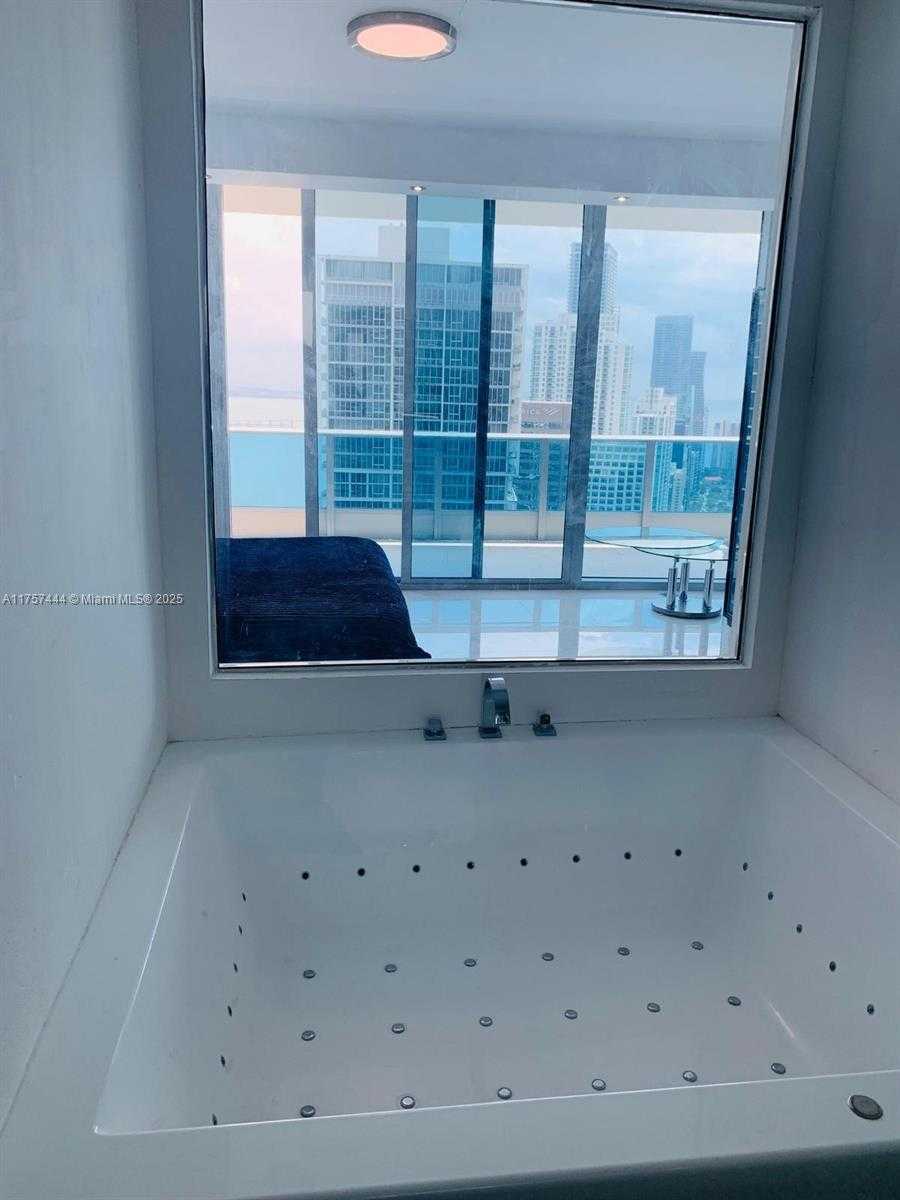 Small Image of 200 BISCAYNE BOULEVARD WAY #4702, Miami Number 11