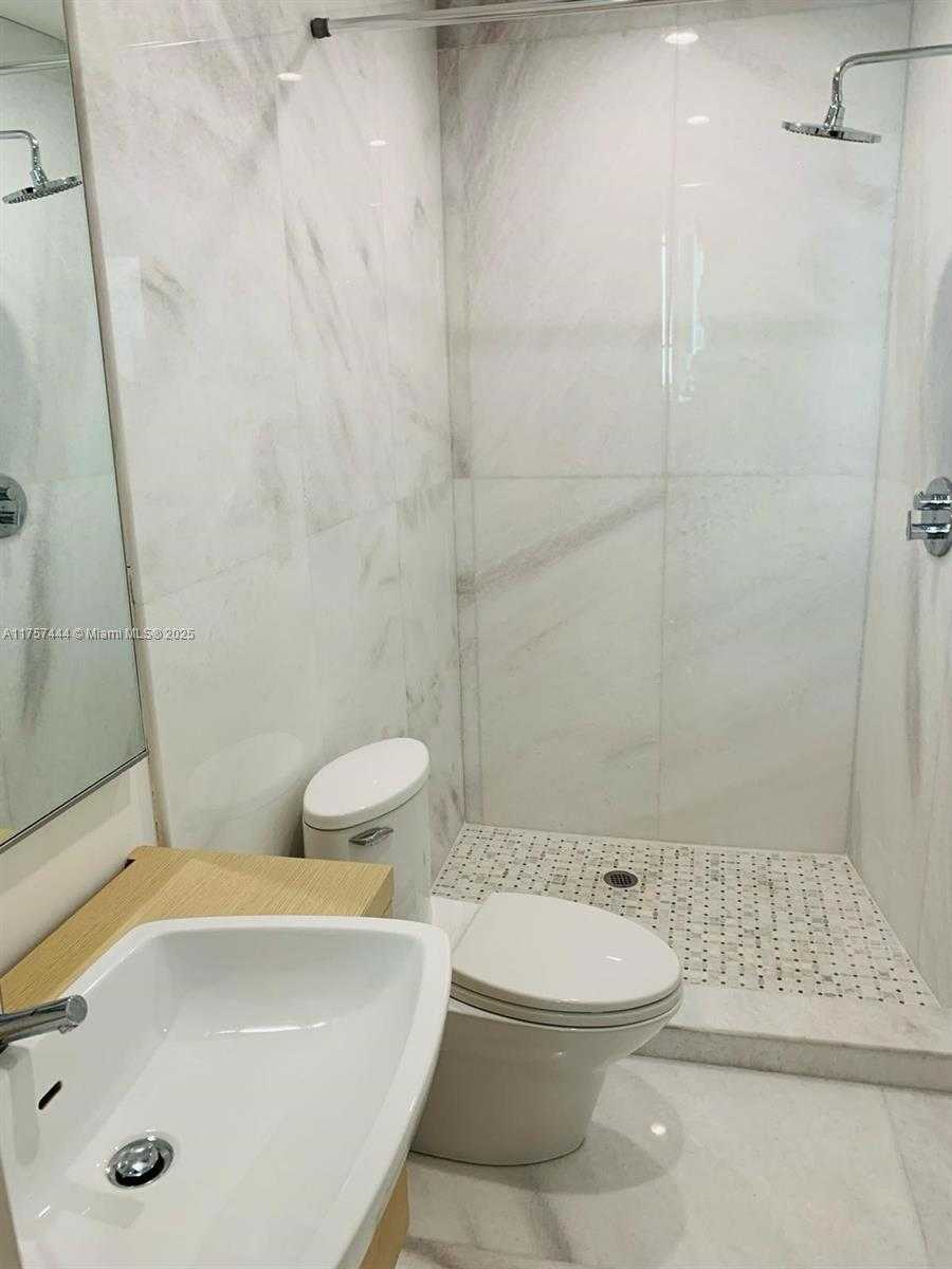 Small Image of 200 BISCAYNE BOULEVARD WAY #4702, Miami Number 9