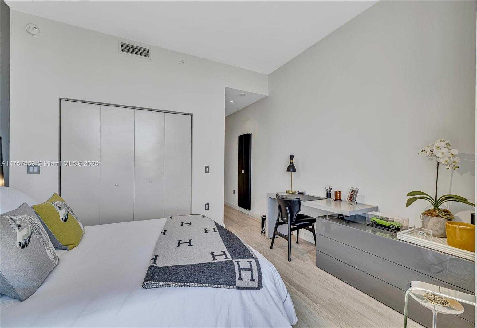 Small Image of 55 SOUTH WEST 9TH ST #PH4503, Miami Number 39