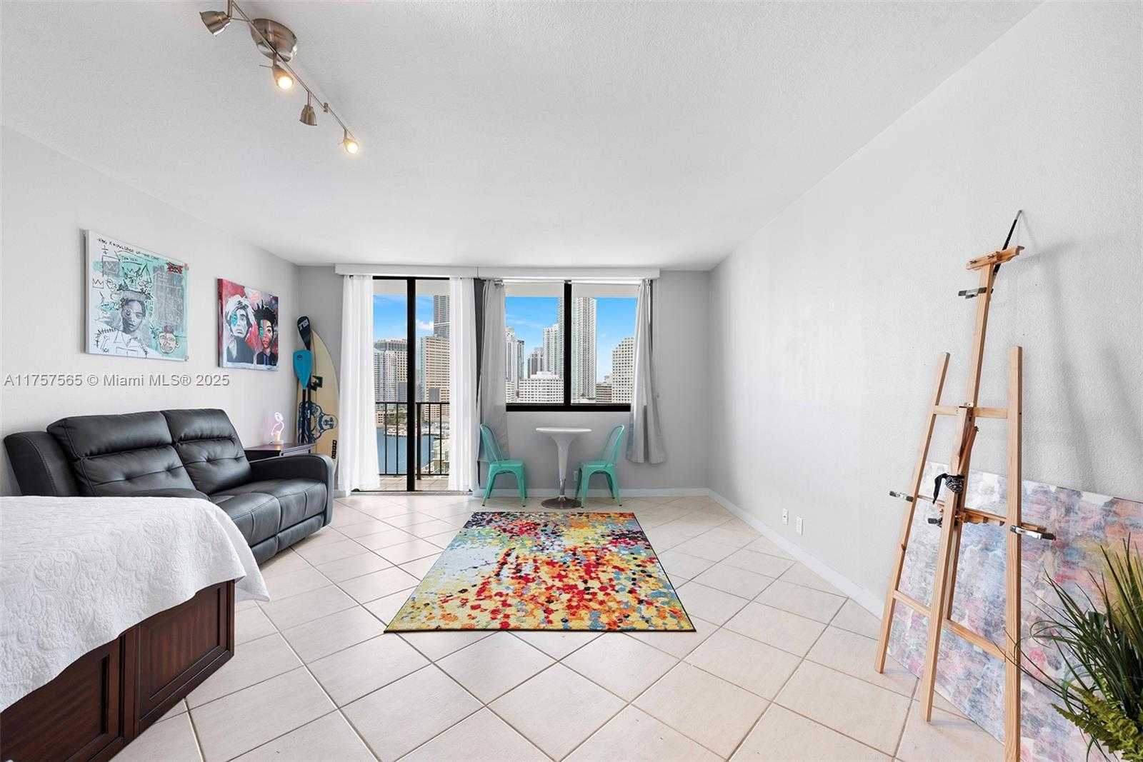 Small Image of 520 BRICKELL KEY DR #A1717, Miami Number 4