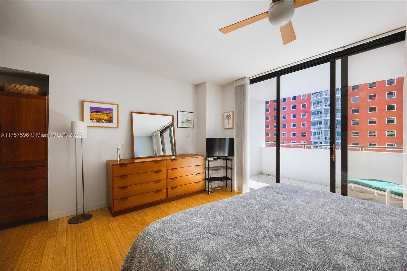 Small Image of 1581 BRICKELL AVE #1705, Miami Number 10