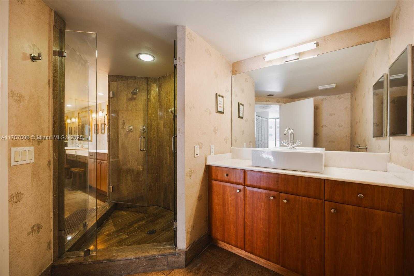 Small Image of 1581 BRICKELL AVE #1705, Miami Number 15