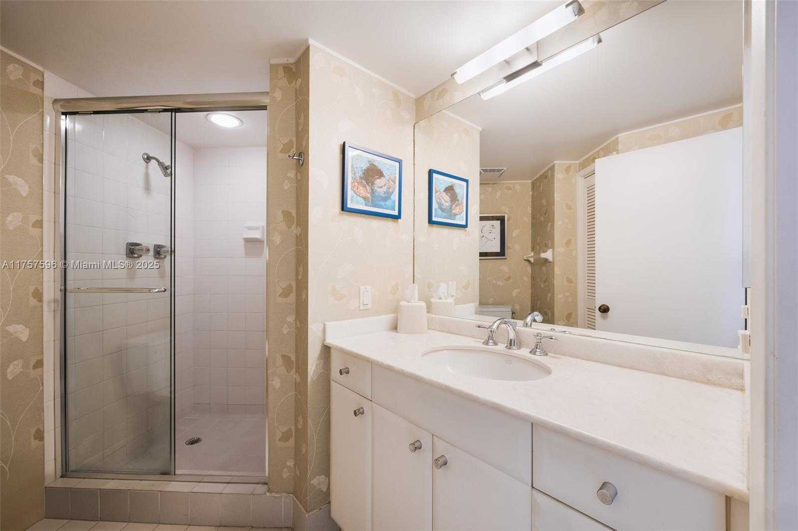 Small Image of 1581 BRICKELL AVE #1705, Miami Number 16