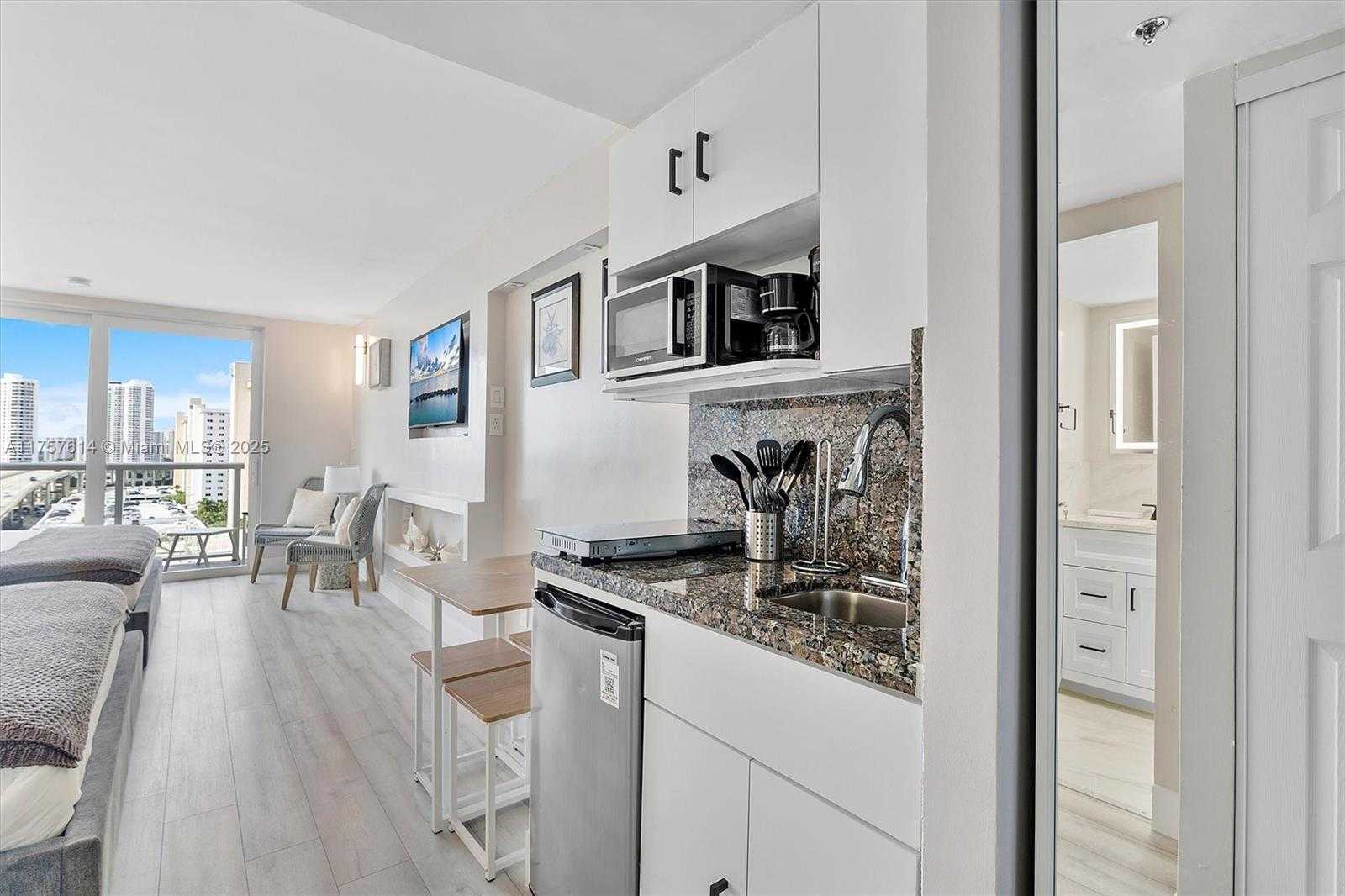 Small Image of 19201 COLLINS AVE #938, Sunny Isles Beach Number 4