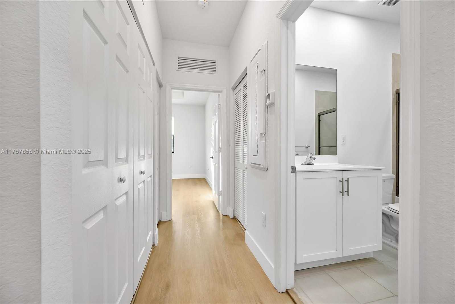 Small Image of 4671 SANTA CRUZ WAY #4671, Davie Number 18