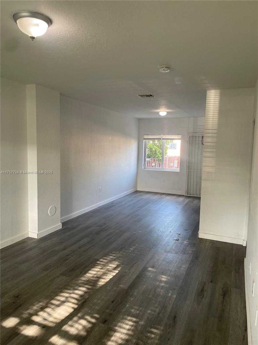 Small Image of 8463 NORTH WEST 4TH CT #8463, Miami Number 7